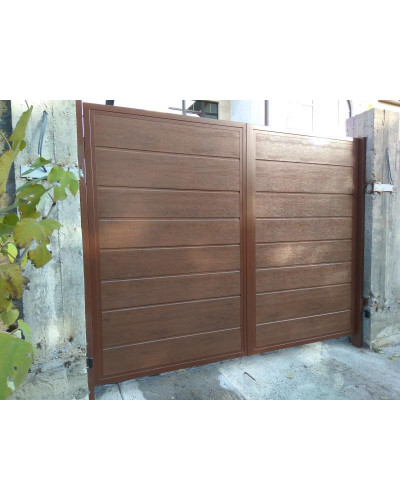 Розпашні ворота з сэндвич-панелей