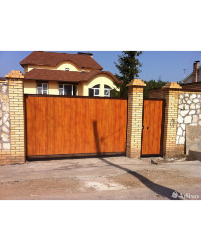Вуличні зсувні ворота на проріз 4000х2000мм із профнастилу Золотий дуб