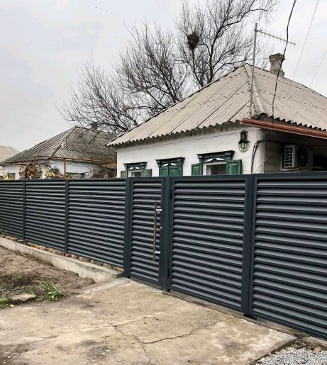 Паркан і хвіртка-жалюзі у клієнта